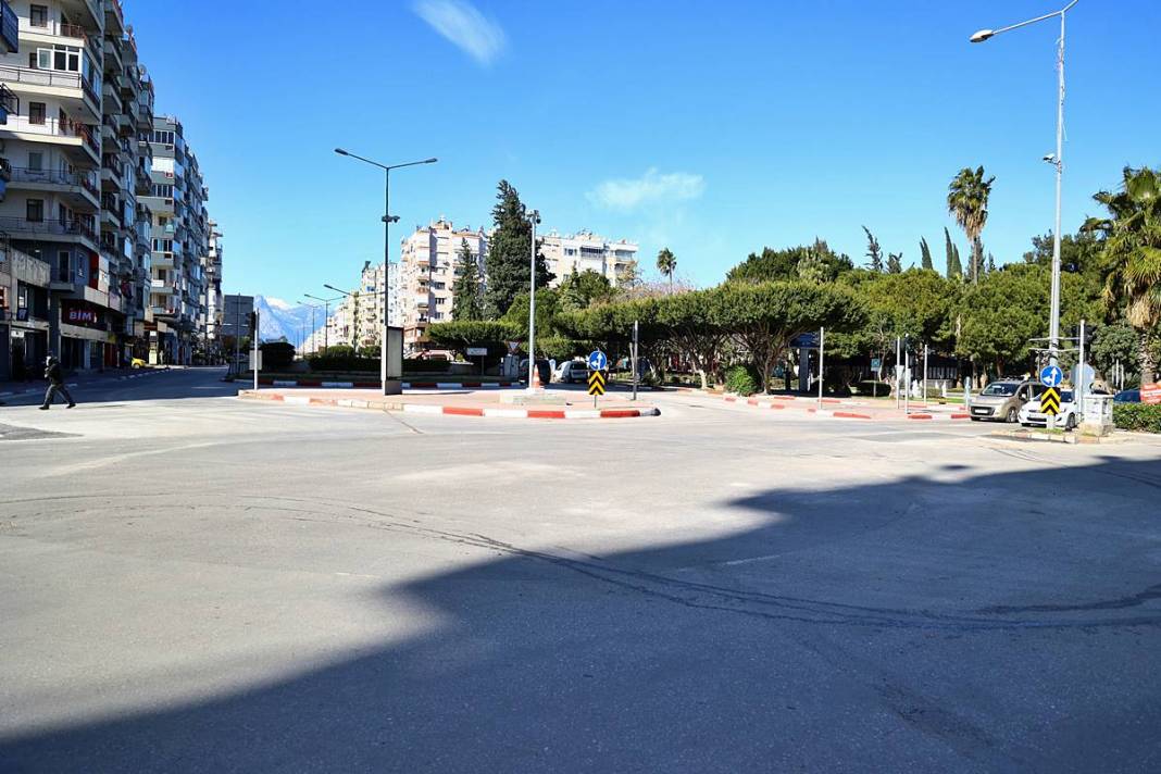 Büyükşehir belediyesinden o caddede otobüslere yeni uygulama! Trafik yoğunluğu yaşanınca baştan sona değiştirildi 12